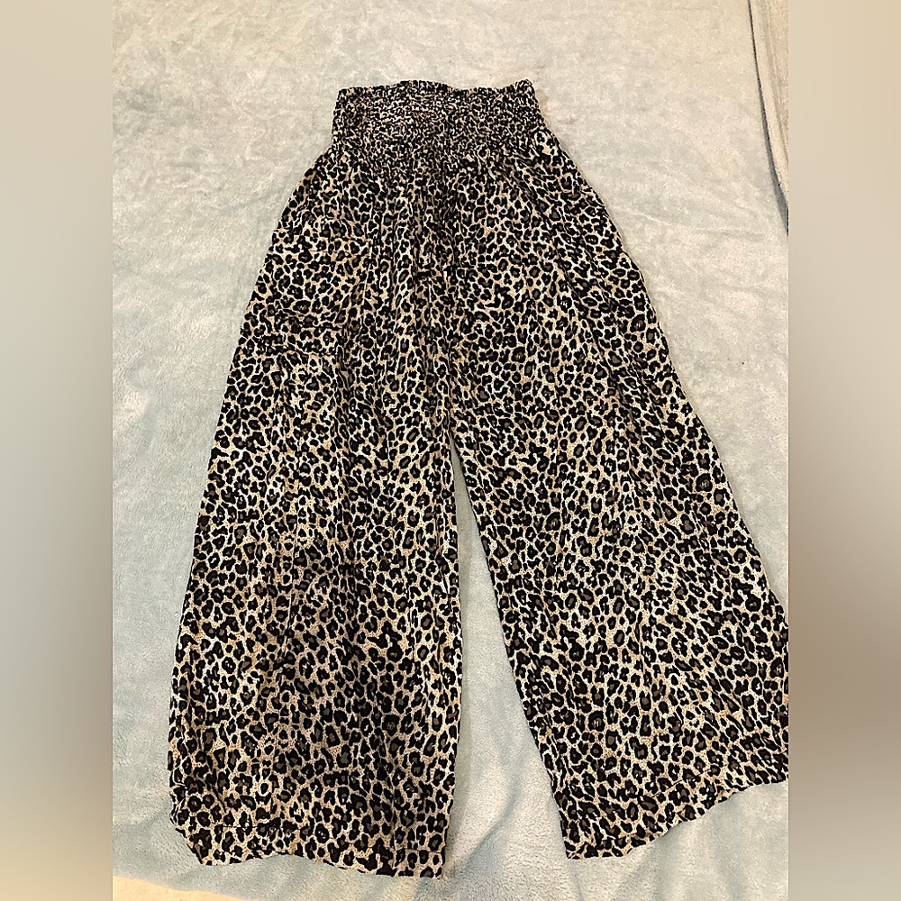 Palazzo pants. Animal print.